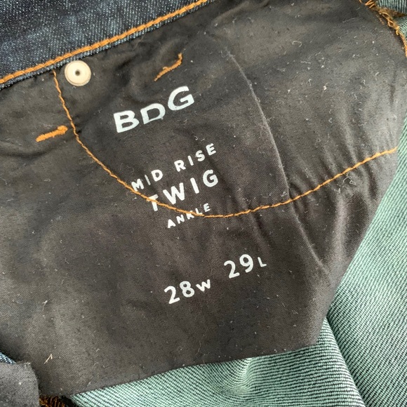 BDG NWOT Mid Rise Twig Ankle Dark Skinny Jeans - Picture 4 of 5